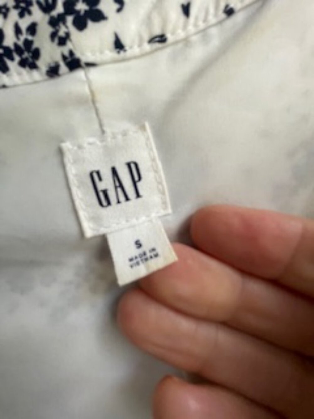 GAP White/Navy, floral dress, hits at the knee - Picture 3 of 4